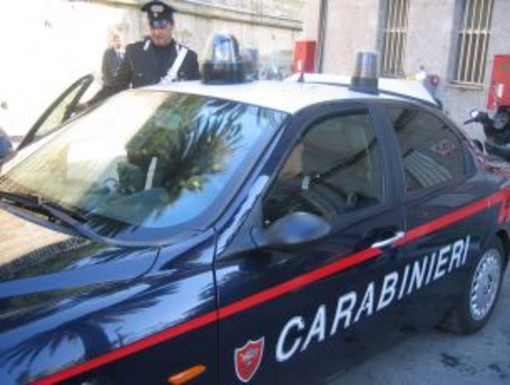 Albenga: i Carabinieri ritirano il premio alla cerimonia della Polizia Municipale e di ritorno incontrano un'evaso dai domiciliari. Arrestato.
