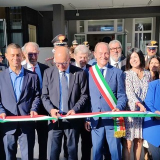 Inaugurazione scuola ad Andora, la Flc Cgil attacca: "Mentre il Ministro e i vertici degli uffici scolastici fanno la passerella, i docenti aspettano ancora di essere nominati" Inaugurazione scuola ad Andora, la Flc Cgil attacca: "Mentre il Ministro e i vertici degli uffici scolastici fanno la passerella, i docenti aspettano ancora di essere nominati"