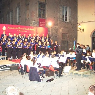 Albenga: concerto in piazza per l'Accademia musico vocale Ingaunia