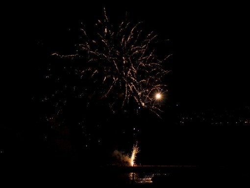 Albenga saluta la fine di Agosto con i fuochi d'artificio in zona foce Albenga saluta la fine di Agosto con i fuochi d'artificio in zona foce
