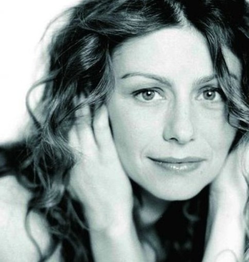 Finale, Amanda Sandrelli in scena con "Credoinunsolodio" Finale, Amanda Sandrelli in scena con "Credoinunsolodio"