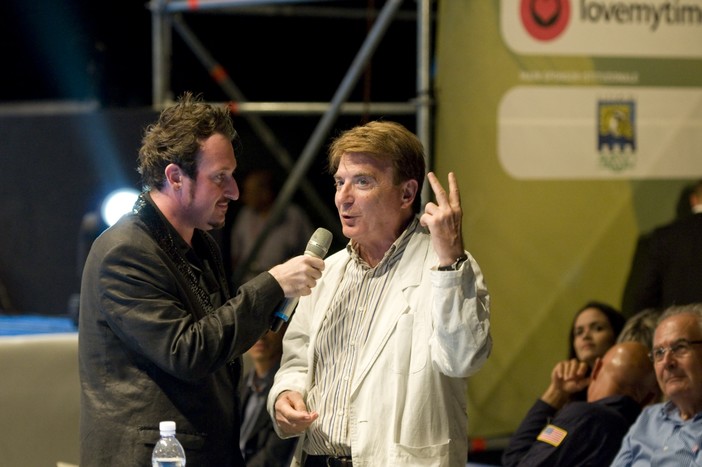 Alassio: Paolo Limiti domenica presenterà lo show "Sul trespolo per un amico"