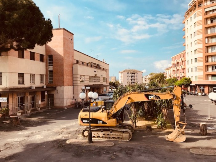 Albenga, iniziata la messa in sicurezza di piazza Matteotti (FOTO)