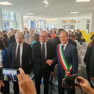 Inaugurazione scuola ad Andora, la Flc Cgil attacca: "Mentre il Ministro e i vertici degli uffici scolastici fanno la passerella, i docenti aspettano ancora di essere nominati" Inaugurazione scuola ad Andora, la Flc Cgil attacca: "Mentre il Ministro e i vertici degli uffici scolastici fanno la passerella, i docenti aspettano ancora di essere nominati"