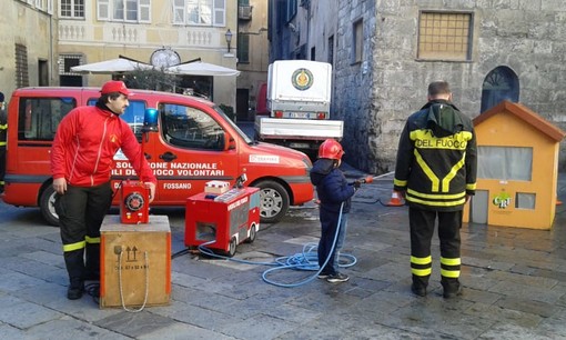 Albenga, ieri la tradizionale "Befana dei Vigili del Fuoco" (FOTO) Albenga, ieri la tradizionale "Befana dei Vigili del Fuoco" (FOTO)