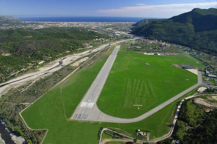 Chiuso per lavori in pista dal 11 al 15 febbraio, l'Aero Club Savona e della Riviera Ligure ironizza: &quot;Un nuovo 'record' per l'aeroporto di Villanova&quot;