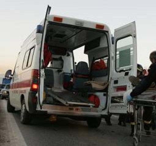Varazze: 19enne scivola con il proprio scooter e urta violentemente il volto