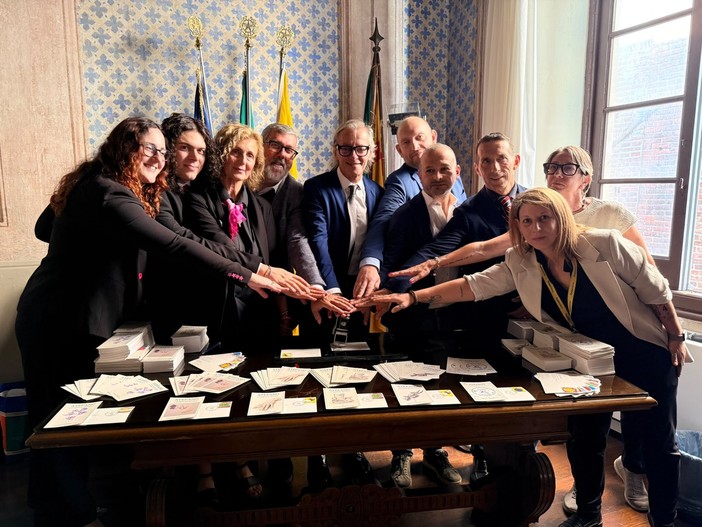 Albenga, un annullo filatelico per “atéfano”: una parola per dare voce al dolore di chi perde un figlio (FOTO) Albenga, un annullo filatelico per “atéfano”: una parola per dare voce al dolore di chi perde un figlio (FOTO)