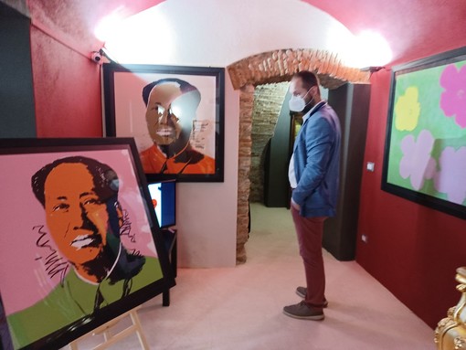 Albenga, gli studenti del liceo "Bruno" interpretano Andy Warhol