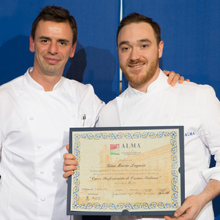 Tra gli studenti che hanno conquistato il diploma di Cuoco Professionista di Cucina Italiana anche il savonese Gian Maria Lagasio Tra gli studenti che hanno conquistato il diploma di Cuoco Professionista di Cucina Italiana anche il savonese Gian Maria Lagasio