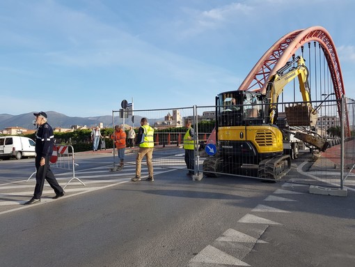Lavori al &quot;Ponte Rosso&quot; di Albenga, il sindaco Tomatis: &quot;Un occhio alla bellezza e uno alla sicurezza&quot; (FOTO e VIDEO)