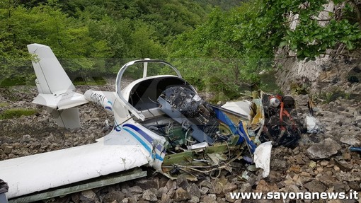 L'ultraleggero che si è schiantato contro il versante del Monte Carmo L'ultraleggero che si è schiantato contro il versante del Monte Carmo