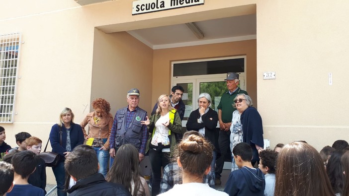 Dego, l'Anfor Liguria consegna una stampante multifunzione alle scuole medie