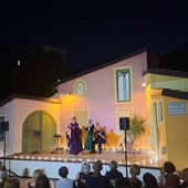 Ceriale, Festival Internazionale del Mediterraneo: a Peagna va in scena “L’amore è un colibrì” Ceriale, Festival Internazionale del Mediterraneo: a Peagna va in scena “L’amore è un colibrì”