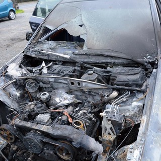 In fiamme l'auto di Angelo Vaccarezza