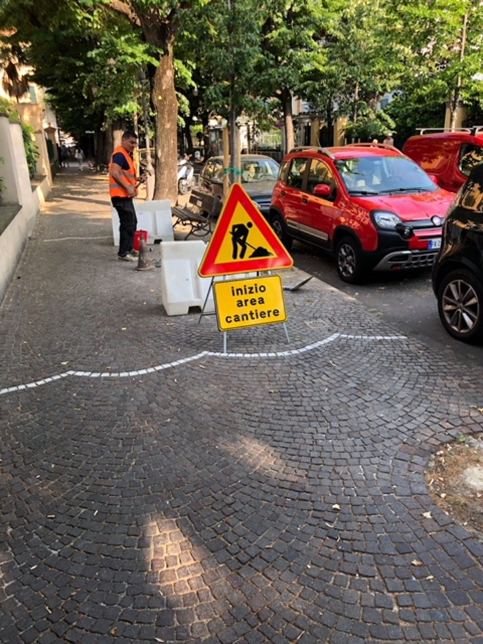 Albenga, restyling del porfido in viale Martiri e via Trieste Albenga, restyling del porfido in viale Martiri e via Trieste