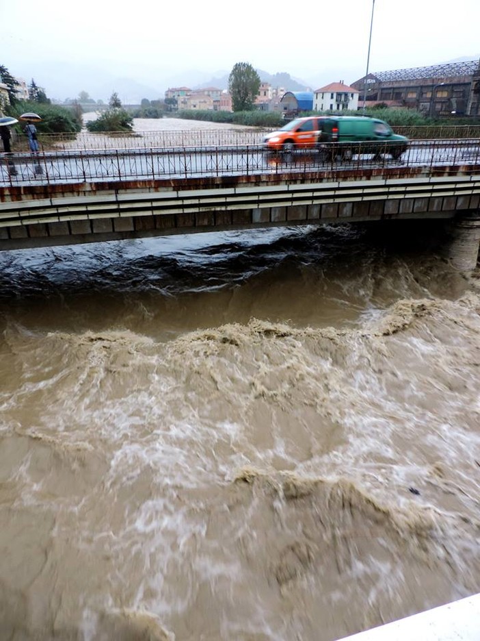 Fango, strade e scantinati allagati: i danni del nubifragio di sabato nelle Albissole Fango, strade e scantinati allagati: i danni del nubifragio di sabato nelle Albissole