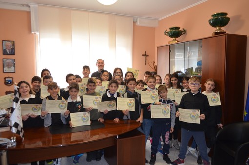Andora, piccoli assessori crescono: la consegna delle deleghe da parte del sindaco Demichelis Andora, piccoli assessori crescono: la consegna delle deleghe da parte del sindaco Demichelis