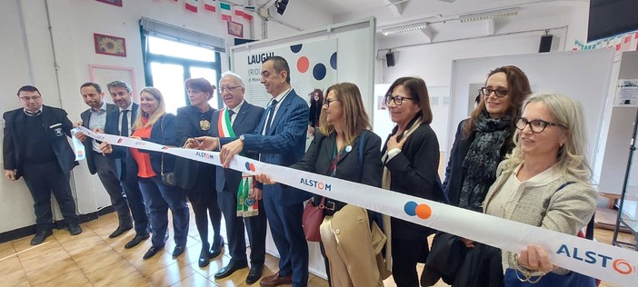 Vado, 20 bambole da tutto il mondo contro la violenza sulle donne: inaugurata la mostra "Laugh" (FOTO)