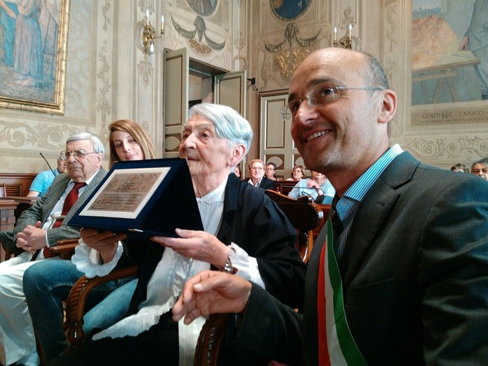 La professoressa Gabriella Fracchia nel 2018 alla consegna del premio "Una Vita per Finale"