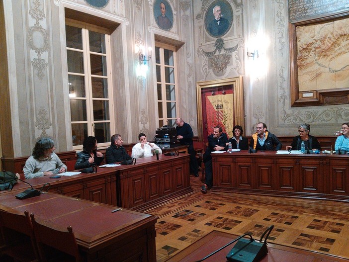 "Braccio di Ferro" tra maggioranza e minoranza finalese in consiglio comunale (FOTO e VIDEO) "Braccio di Ferro" tra maggioranza e minoranza finalese in consiglio comunale (FOTO e VIDEO)