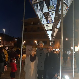 Albisola Superiore: inaugurato Elatan, l’albero di Natale capovolto (FOTO e VIDEO)