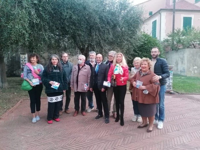 Albisola, spazio alle piastrelle in ceramica sulle ringhiere per abbellire le vie del paese Albisola, spazio alle piastrelle in ceramica sulle ringhiere per abbellire le vie del paese