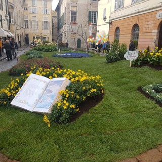 Fior d'Albenga, il centro storico si trasforma tra favole, fiori e colori. Il sindaco Cangiano: "Oggi la città è veramente meravigliosa" (FOTO e VIDEO)