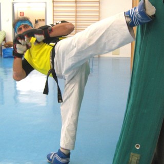 Loano, al PalaGarassini tre giorni di stage di karate contact e arti orientali