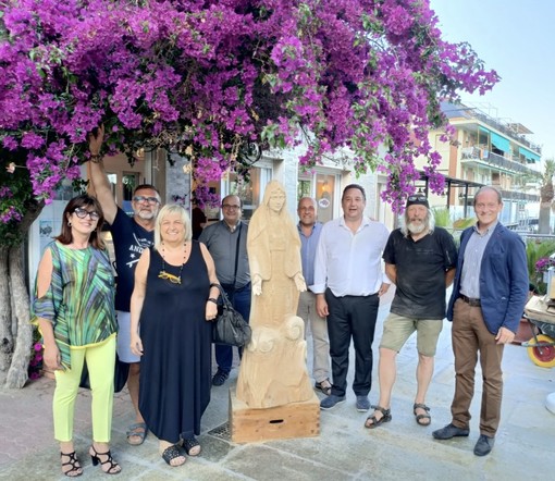 Andora, benedetta la "Madonna del mare" scolpita dall'artista di fama internazionale Egidio Petri (FOTO)