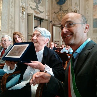 La professoressa Gabriella Fracchia nel 2018 alla consegna del premio "Una Vita per Finale"