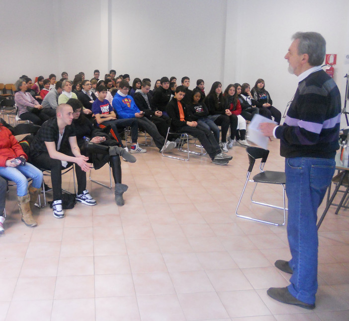 Carcare: l'incontro tra studenti e volontari dell'ANPI Carcare: l'incontro tra studenti e volontari dell'ANPI