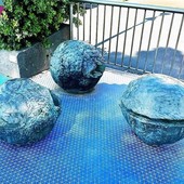 Albissola, dopo l'atto vandalico ritorna in passeggiata "La Natura" di Lucio Fontana Albissola, dopo l'atto vandalico ritorna in passeggiata "La Natura" di Lucio Fontana