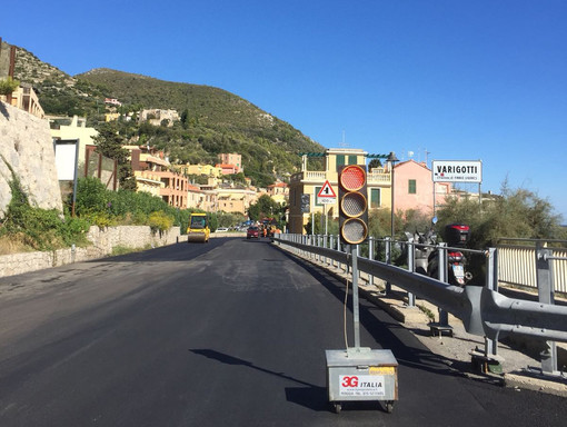 Nuovi asfalti sulla via Aurelia a Varigotti, Noli, Spotorno e Bergeggi