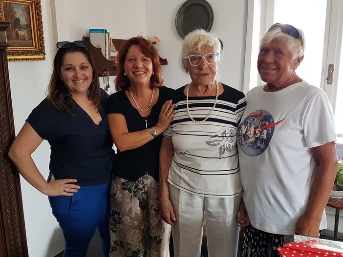 Albenga, grande festa per 101 anni compiuti da Giacomina Vicino (FOTO) Albenga, grande festa per 101 anni compiuti da Giacomina Vicino (FOTO)
