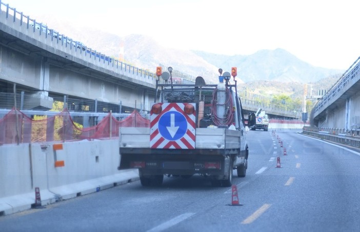 Caos autostrade, 67 sindaci liguri scrivono al ministro Giovannini: "Consapevoli delle necessità ma anche delle difficoltà del territorio" Caos autostrade, 67 sindaci liguri scrivono al ministro Giovannini: "Consapevoli delle necessità ma anche delle difficoltà del territorio"