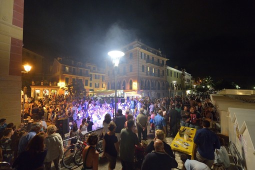 Celle Ligure festeggia l'arrivo dell'estate con la sesta edizione di Acciugalonga Celle Ligure festeggia l'arrivo dell'estate con la sesta edizione di Acciugalonga
