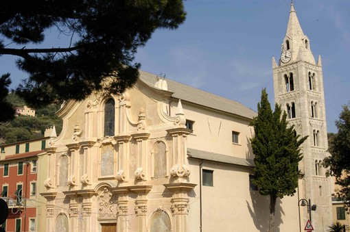 L'abbazia di Finalpia (Foto Merlo Genova) L'abbazia di Finalpia (Foto Merlo Genova)