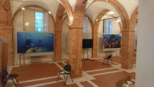 A Finalborgo la mostra "Periscano tutti i tiranni" diventa una "app"