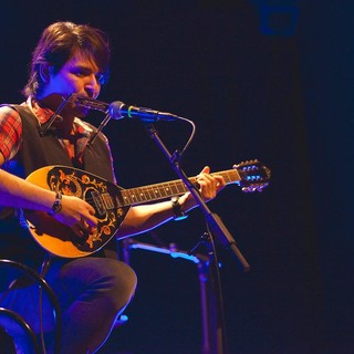Il virtuoso del bouzouki Andrea Facco sul palco a San Giorgio d'Albenga
