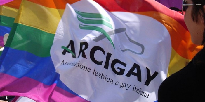 Figlio di due mamme iscritto all'anagrafe, Arcigay Savona: "Atto importante e coraggioso, oggi in piazza" Figlio di due mamme iscritto all'anagrafe, Arcigay Savona: "Atto importante e coraggioso, oggi in piazza"