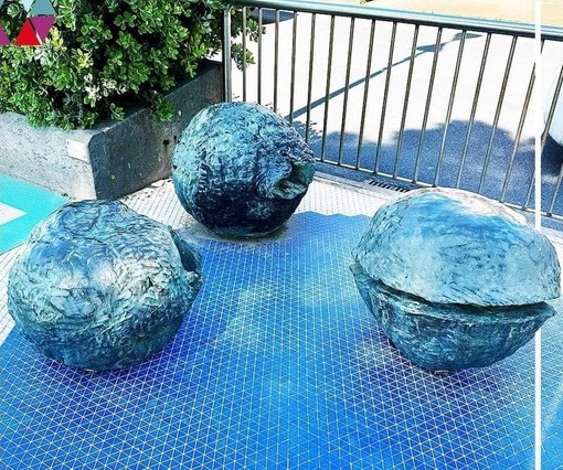 Albissola, dopo l'atto vandalico ritorna in passeggiata "La Natura" di Lucio Fontana