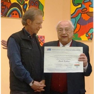 Albisola Superiore :Il Maestro Paolo Collini riceve l’Attestato della Presidenza nazionale FIVL da Lelio Speranza