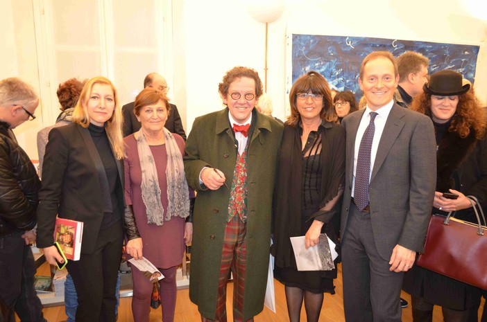 Andora, successo di pubblico per l'inaugurazione della mostra "Andy Warhol/Mario Schifano allo specchio”