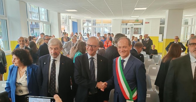 Inaugurazione scuola ad Andora, la Flc Cgil attacca: "Mentre il Ministro e i vertici degli uffici scolastici fanno la passerella, i docenti aspettano ancora di essere nominati" Inaugurazione scuola ad Andora, la Flc Cgil attacca: "Mentre il Ministro e i vertici degli uffici scolastici fanno la passerella, i docenti aspettano ancora di essere nominati"