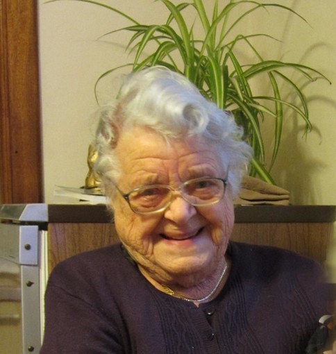 Arnasco, 100 candeline per la raccoglitrice di olive Angela Verdesio