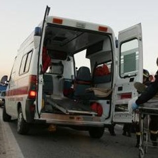 Varazze: 19enne scivola con il proprio scooter e urta violentemente il volto