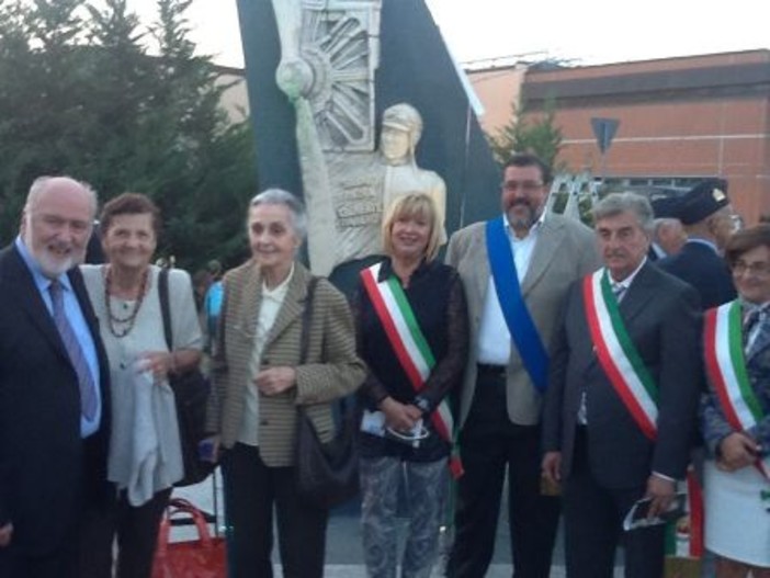 Le autorità presenti all'inaugurazione Le autorità presenti all'inaugurazione
