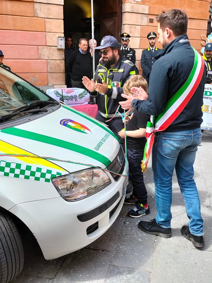 Albenga, inaugurata la nuova radiomobile delle Guardie Ambientali d’Italia Albenga, inaugurata la nuova radiomobile delle Guardie Ambientali d’Italia