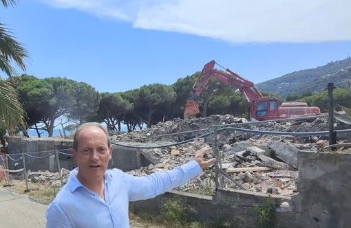 Andora dice addio all’ex Ariston, il sindaco Demichelis: "Lo scempio non c’è più" Andora dice addio all’ex Ariston, il sindaco Demichelis: "Lo scempio non c’è più"